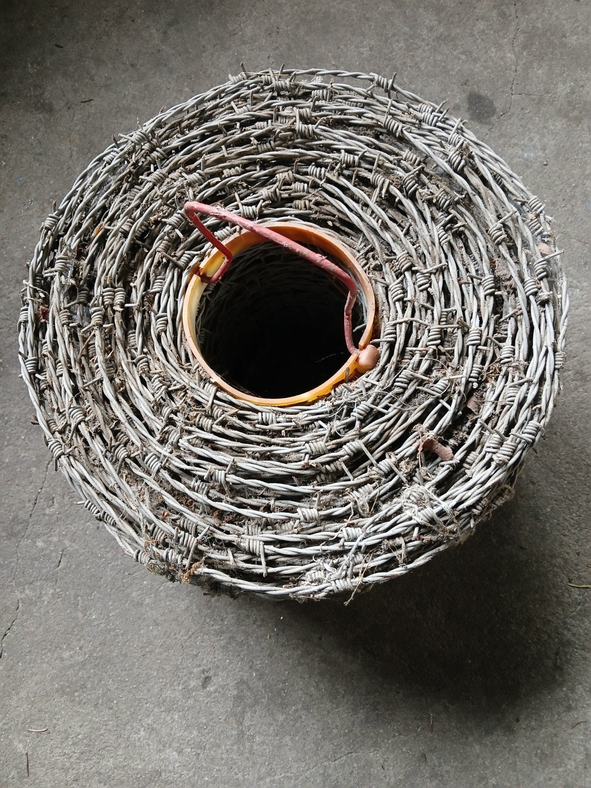 nieuw prikkeldraad, al wat jaartjes oud, Ophalen, Gebruikt, 20 meter of meer, Prikkeldraad