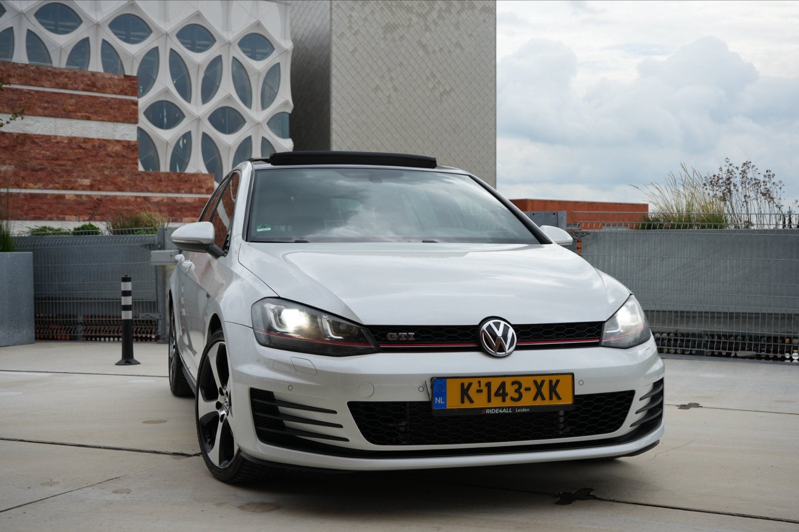 Volkswagen Golf 2.0 GTI Nieuwe waterpomp en onderhoud, Auto's, Dealer onderhouden, Stof, Zwart, 4 cilinders