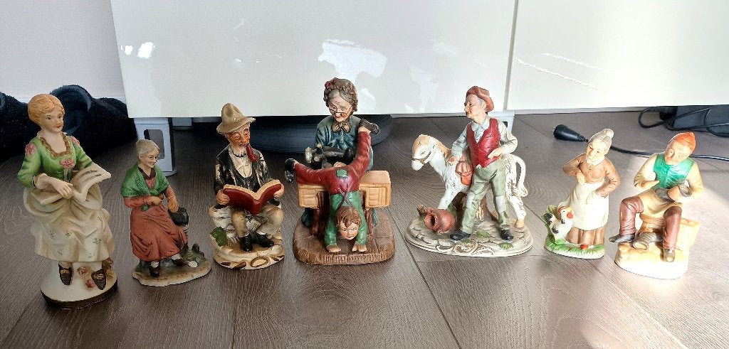 7 aardewerk beeldjes ambachten werklieden tussen 10-15 cm, Antiek en Kunst, Ophalen of Verzenden