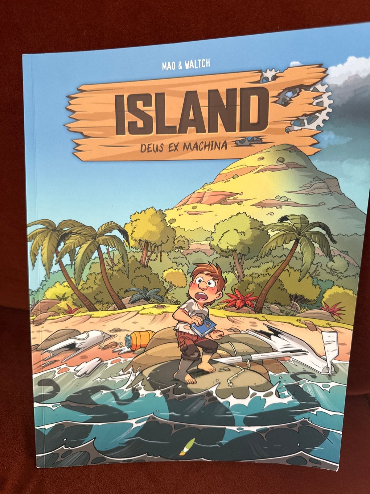 Island: Deus Ex Machina - Avontuurlijk stripboek, Eén stripboek, Ophalen of Verzenden, Zo goed als nieuw