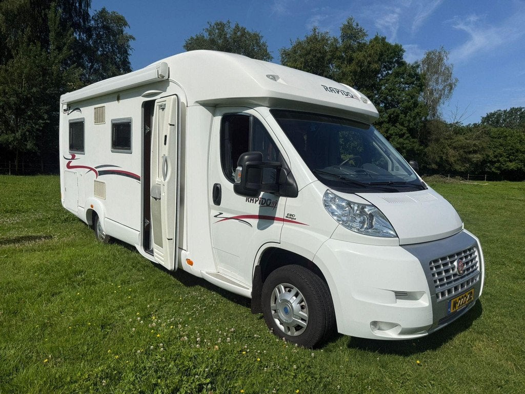 FIAT DUCATO CAMPER RAPIDO 7066F ENKELE BEDDEN VAKANTIE KLAAR, Caravans en Kamperen, Campers, 7 tot 8 meter, Bedrijf, Half-integraal