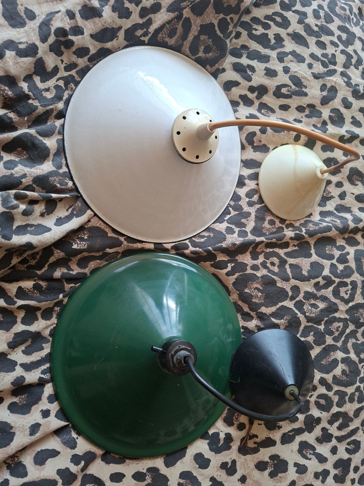 Vintage Emaille Lampenkappen Wit en Groen - Set van 2, Huis en Inrichting, Lampen | Hanglampen, Gebruikt, Vintage, Industrieel, Retro