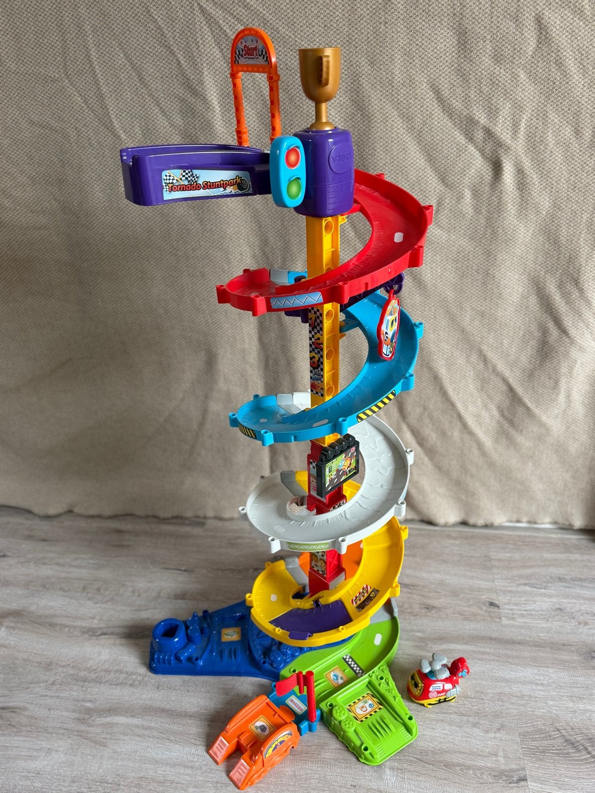 VTech Toet Toet Auto's Tornado Stuntpark, Racebaan, Zo goed als nieuw, Met looping, Elektrisch