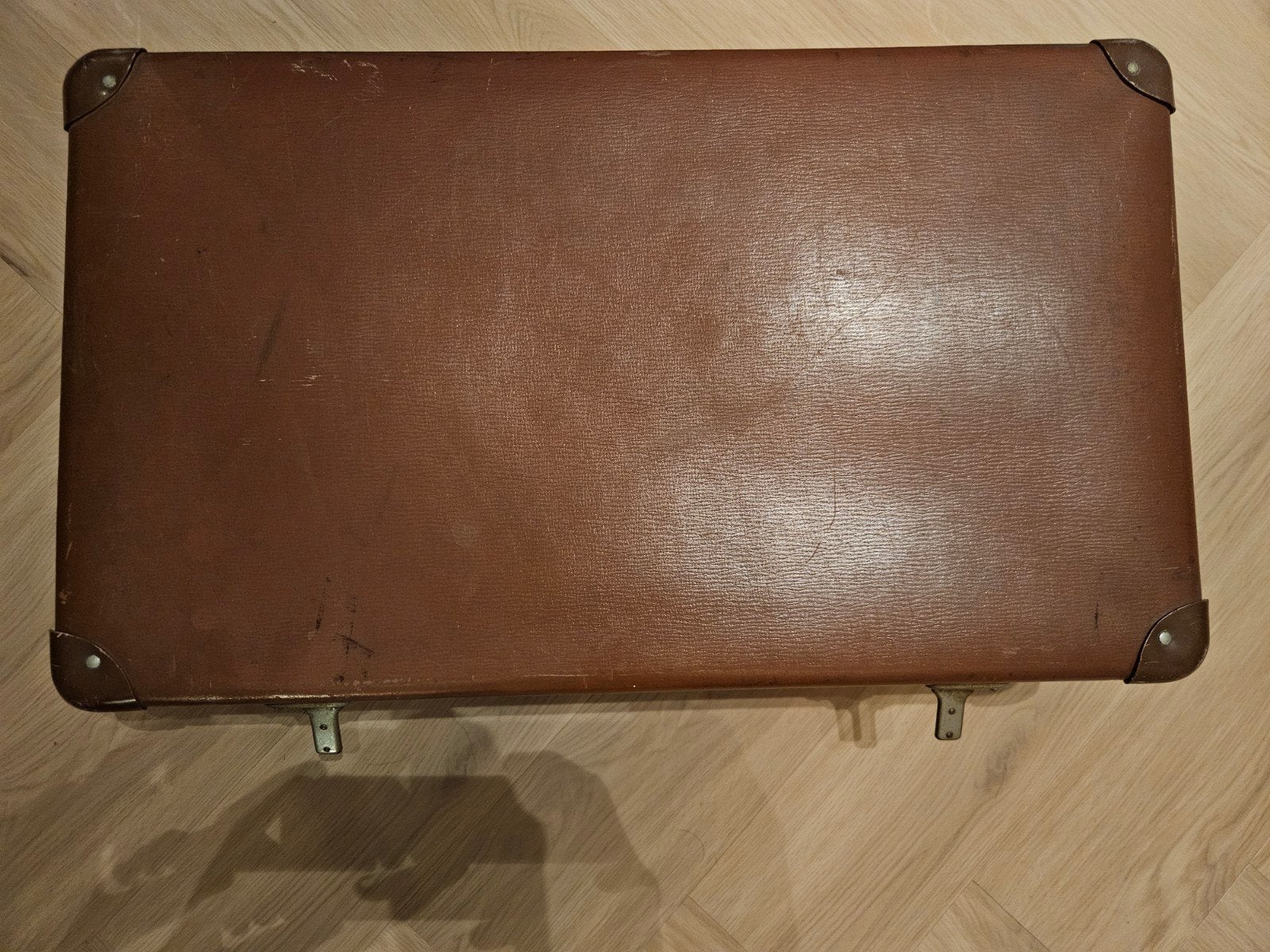 ​Mooie Vintage Bruine Reiskoffer met Cheney Sloten, Overige materialen, Gebruikt, 50 tot 60 cm, Slot