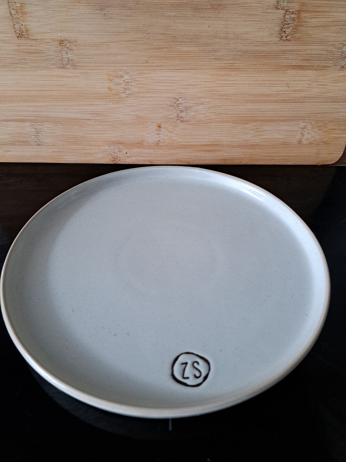 ZUSSS bord - Grijs - Zo goed als nieuw, Ophalen of Verzenden, Zo goed als nieuw, Schaal of Schalen