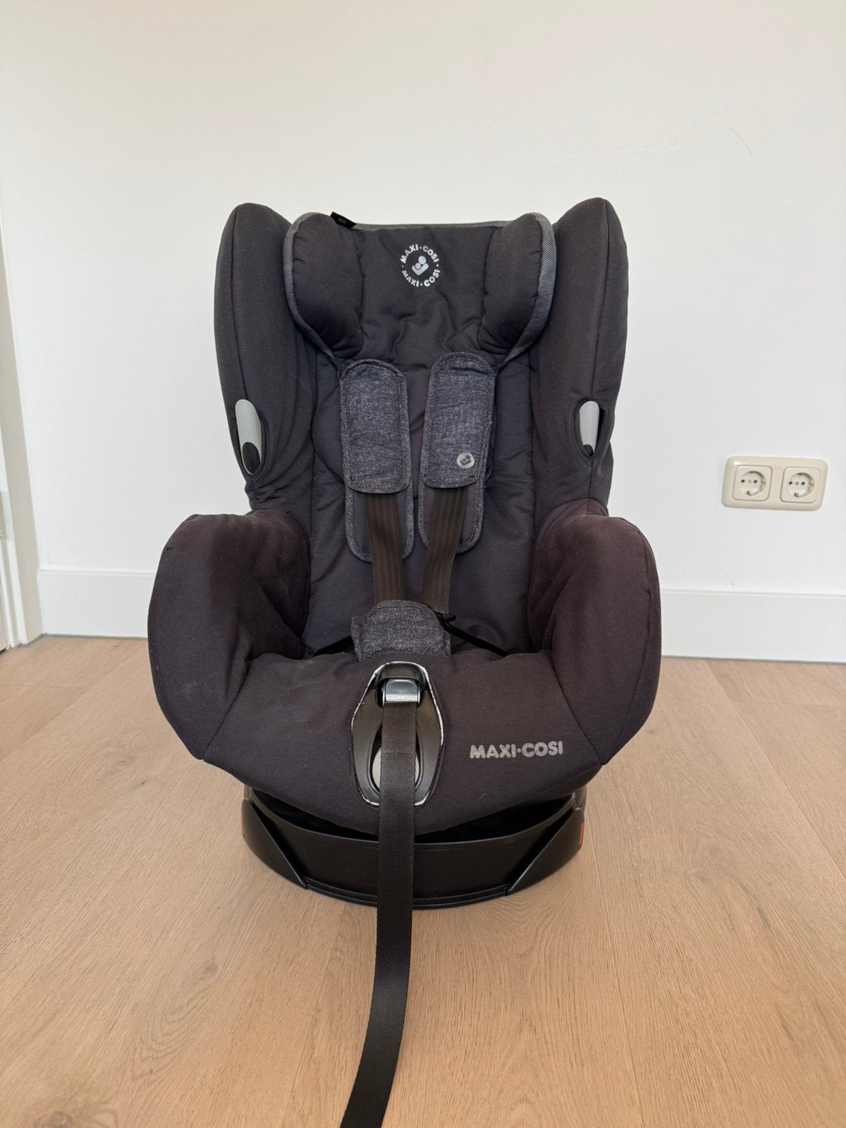Maxi-Cosi Axiss Nomad Black draaibare autostoel 9-18 kg, Ophalen, Verstelbare rugleuning, 9 t/m 18 kg, Maxi-Cosi