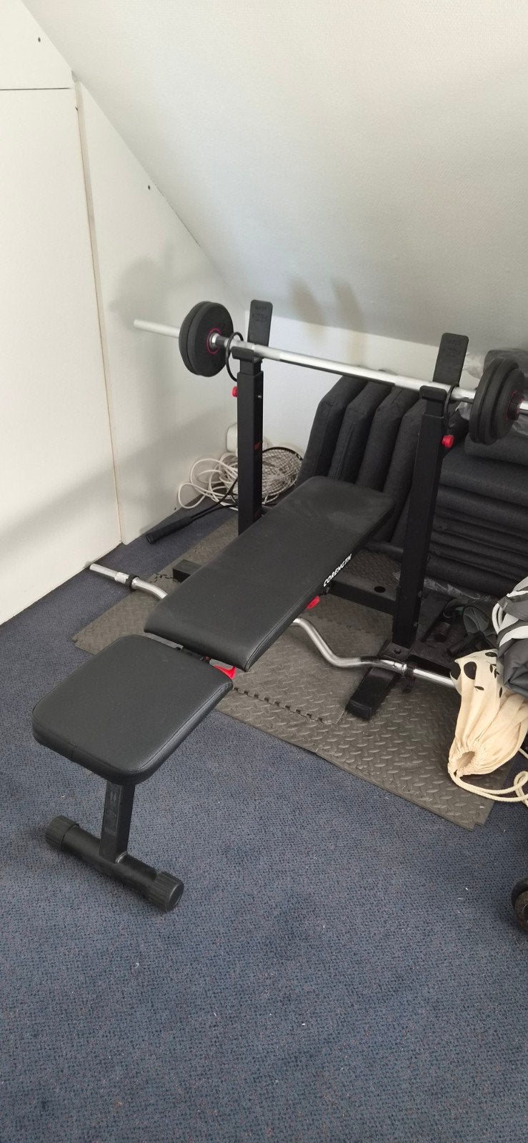 Fitnessbank met halterstang en gewichten, Sport en Fitness, Ophalen, Gebruikt, Armen, Fitnessbank