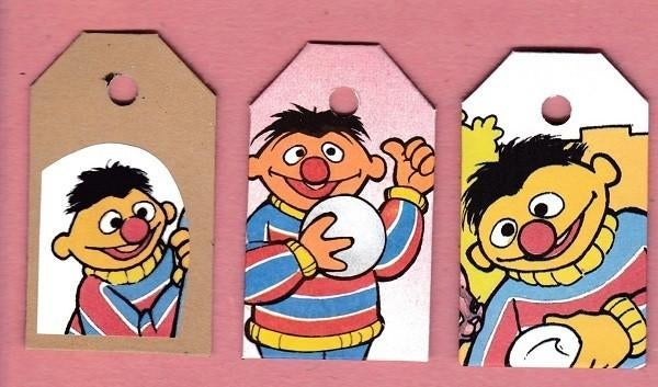 0148) sesamstraat bert ernie labeltjes, Ophalen of Verzenden, Foto of Kaart