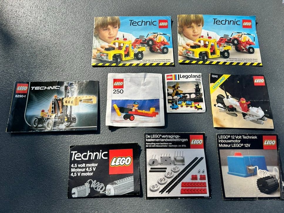 Lego bouwtekening folders oa 250 686 4,5 v motor 12v motor, Ophalen of Verzenden, Gebruikt, Speelkaart(en)
