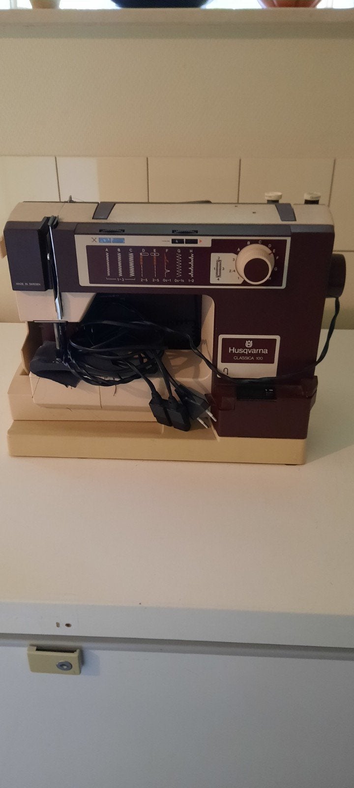 Husqvarna Classica 100 Naaimachine, Ophalen of Verzenden, Gebruikt, Naaimachine, Husqvarna
