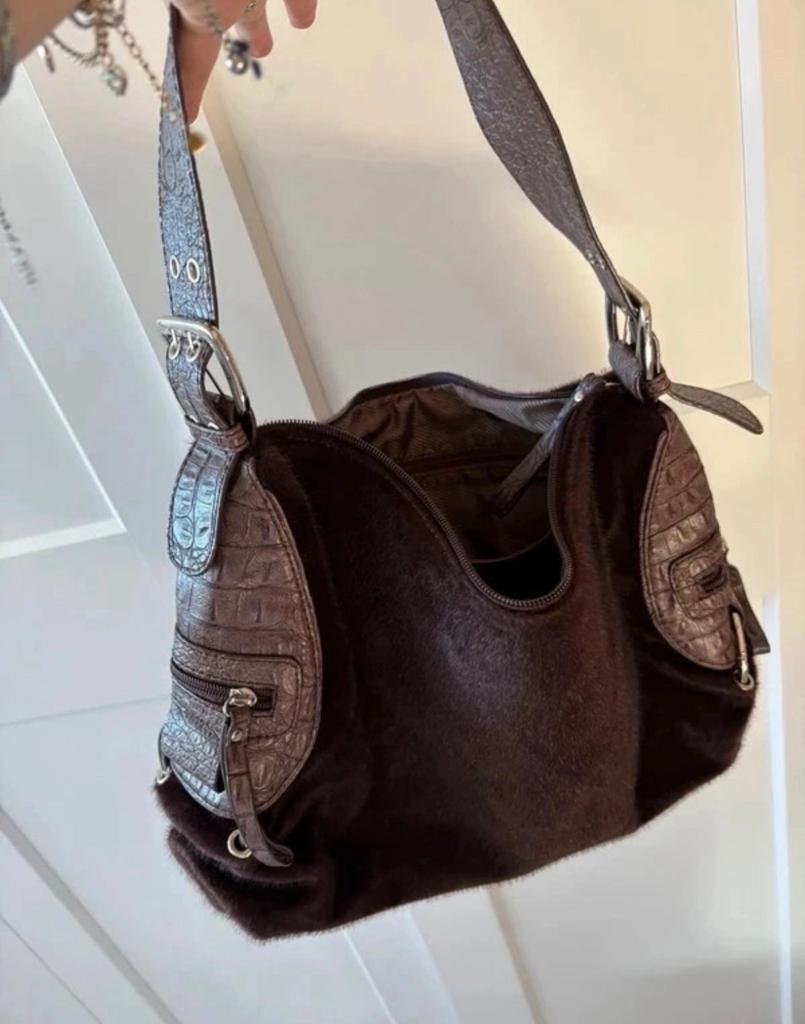 Vintage Y2K Bruine Furry Schoudertas met Croco Details, Sieraden, Tassen en Uiterlijk, Tassen | Damestassen, Ophalen of Verzenden