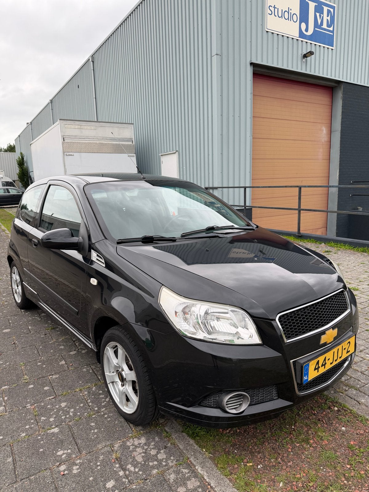 Chevrolet Aveo 1.4 16V 3D AUT 2009 Zwart NEW APK, Auto's, Chevrolet, 40 €/maand, Aveo, 4 cilinders, 400 kg