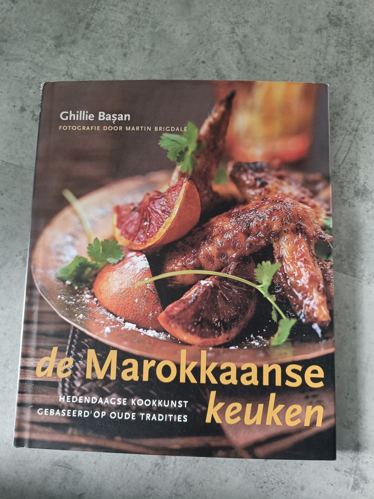 De Marokkaanse Keuken - Ghillie Basan, Midden-Oosten en Marokko, Voorgerechten en Soepen, Ophalen of Verzenden, Zo goed als nieuw