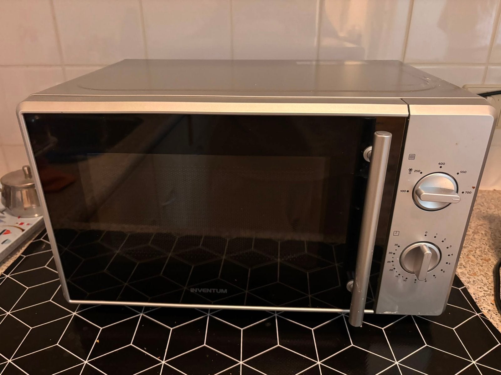 Inventum Magnetron - Zilverkleurig en Compact, Witgoed en Apparatuur, Magnetrons, Ophalen, Gebruikt, Minder dan 45 cm, Magnetron