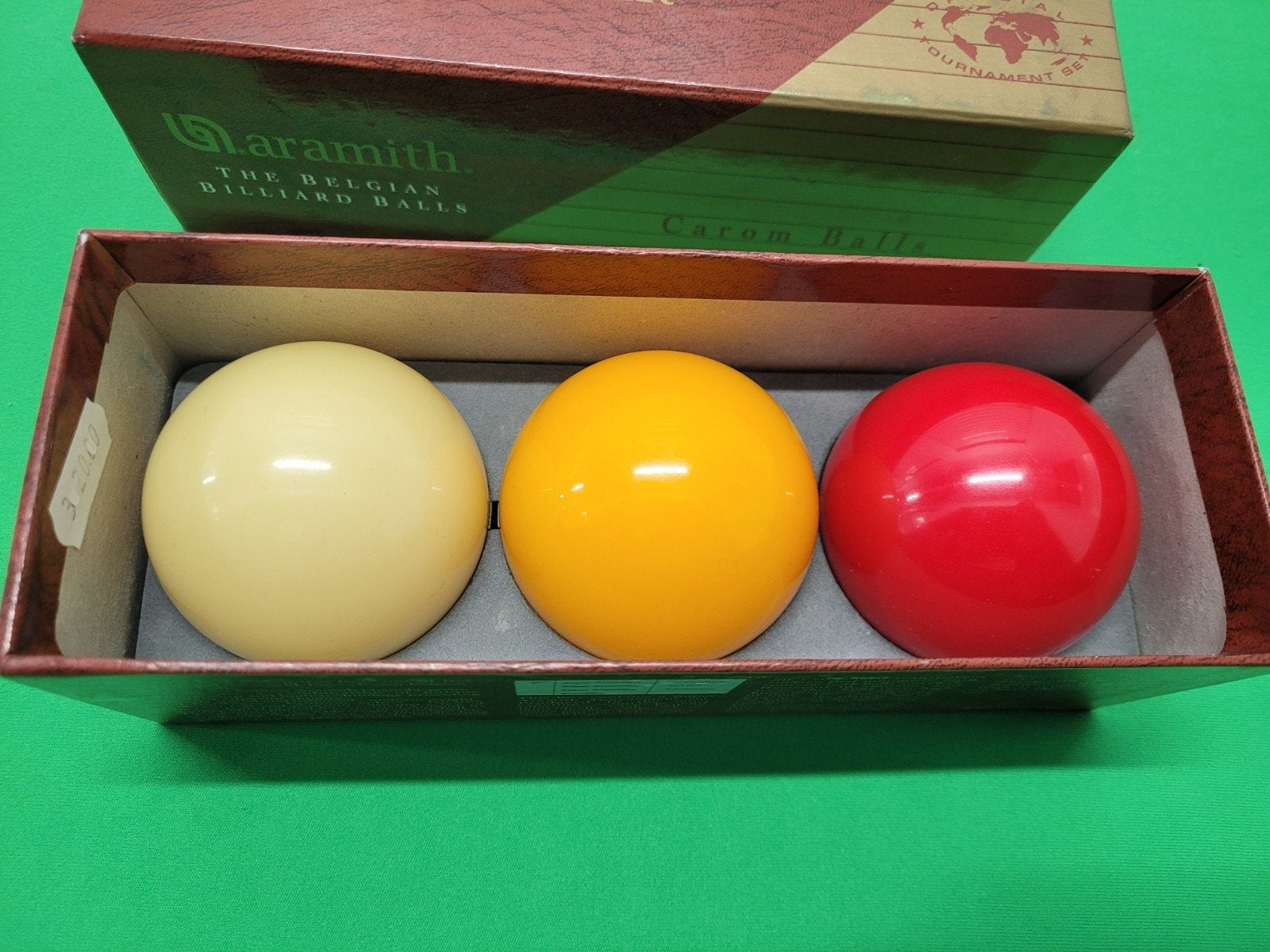 Aramith carambole biljartballen set in nieuwstaat, Ophalen of Verzenden, Zo goed als nieuw, Keu of Ballen