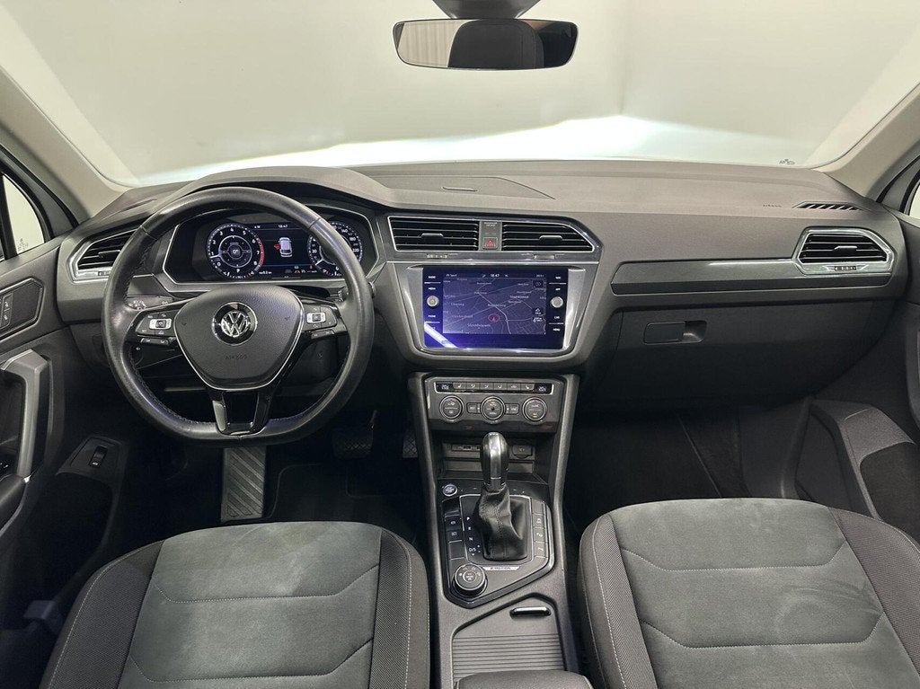 Volkswagen Tiguan 1.4 TSI 4Motion Highline Business R PANO C, Automaat, Gebruikt, 4 cilinders, Wit