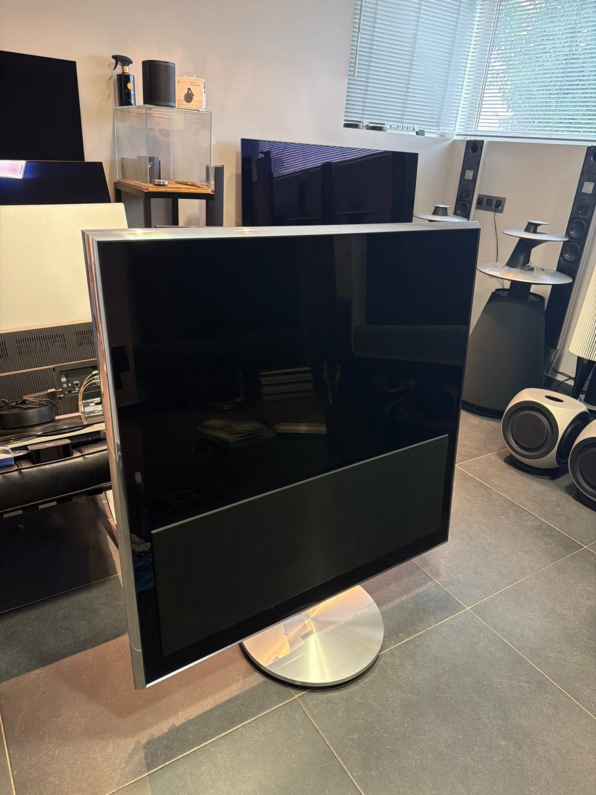 Beovision 10-40 MK3 met motorvloerstand bang olufsen b&o