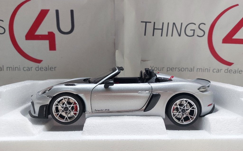 Norev 1:18 Porsche 718 Spyder RS Weissach Pack 2023 zilver, Hobby en Vrije tijd, Modelauto's | 1:18, Ophalen of Verzenden, Nieuw