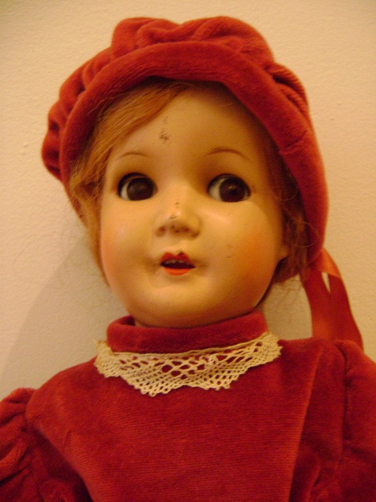 Papier mache popje in rode jurk uit de jaren 30, Verzamelen, Poppen, Ophalen of Verzenden, Gebruikt, Pop
