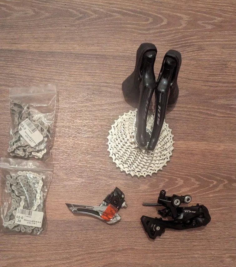 Shimano 105 11-speed groupset + 2 Ultegra HG701 chains, Ophalen of Verzenden