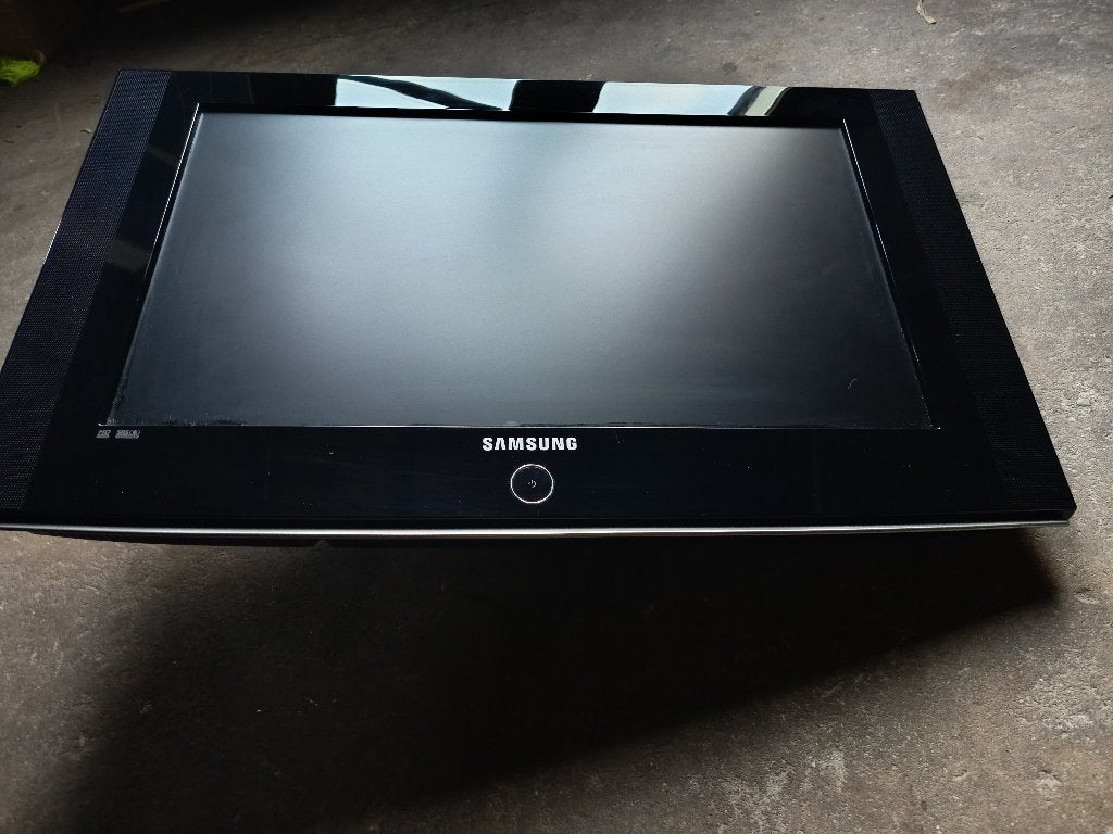 Mooie en nette Samsung TV - met ophangbeugel, veel poorten, Ophalen, Philips, Gebruikt, 50 Hz