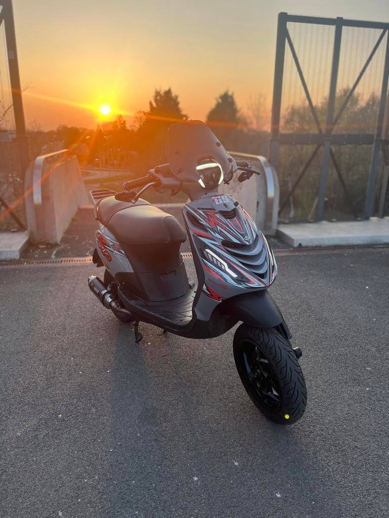 Piaggio Zip full option, Fietsen en Brommers, Scooters | Piaggio, Ophalen, Zo goed als nieuw, Benzine, Zip