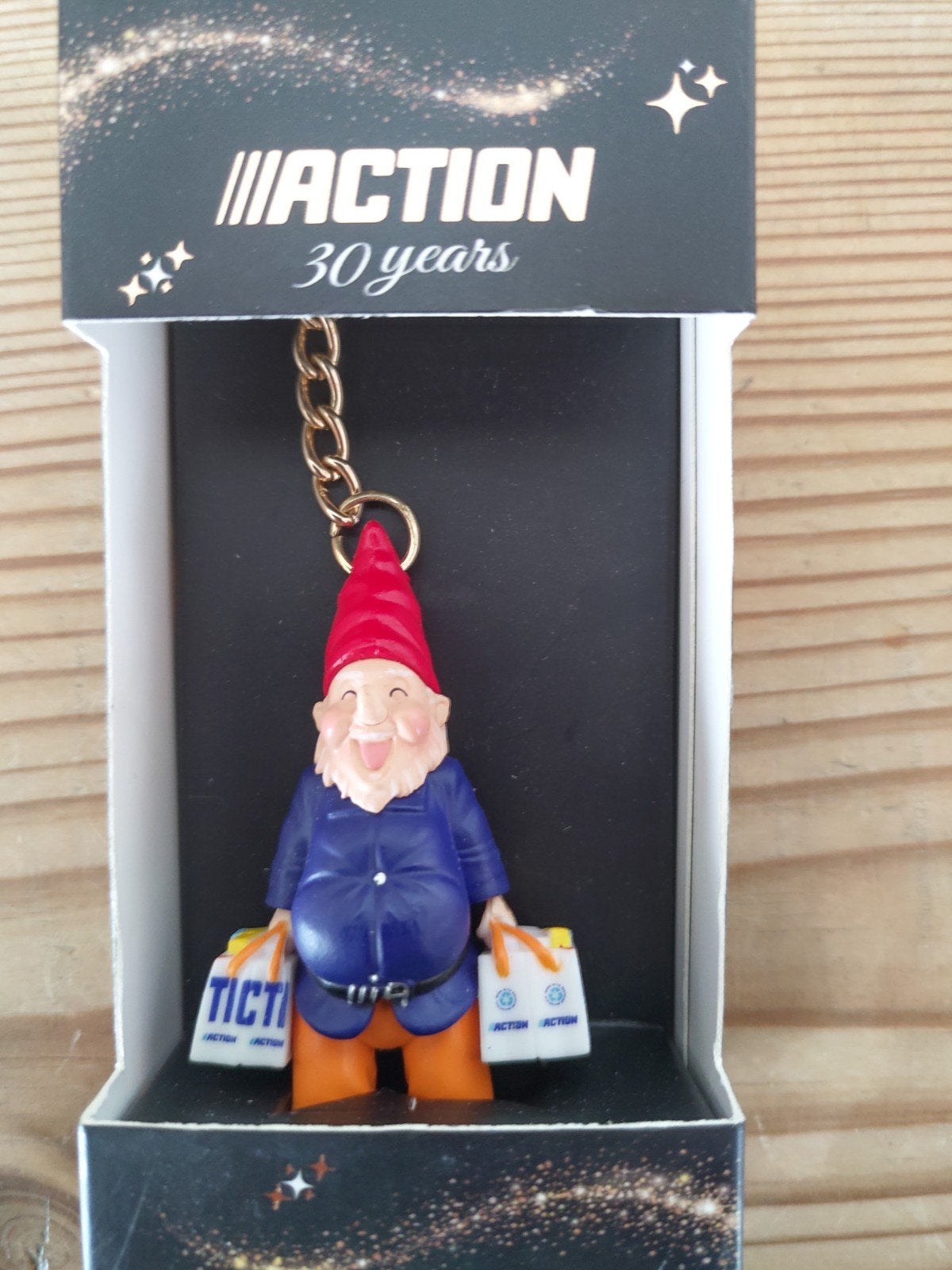 Action 30 jaar jubileum sleutelhanger kabouter in doosje., Ophalen of Verzenden, Nieuw, Knuffel of Figuurtje