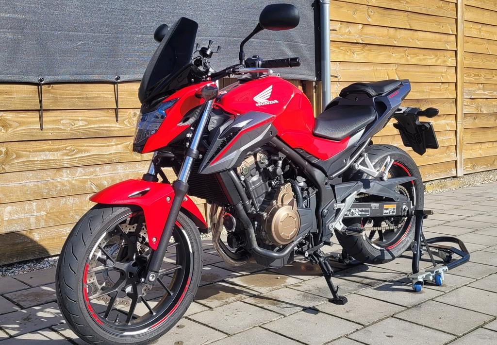 Honda CB500F 2017 -  met o.a. Akrapovič, kuipruit en tanktas, 2 cilinders, Occasion, Particulier, Minimaal motorrijbewijs A2