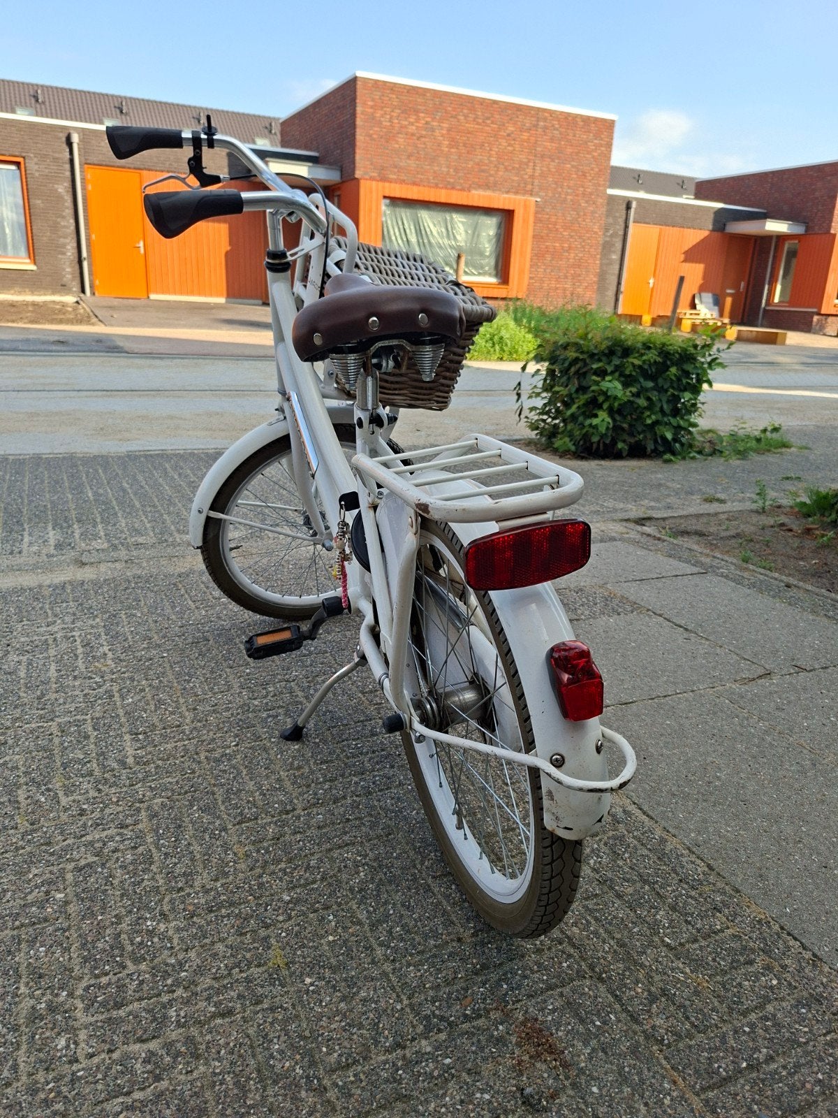 Witte damesfiets met mandje, Fietsen en Brommers, Fietsen | Dames | Damesfietsen, Velgrem, 50 tot 53 cm, Ophalen, Overige merken