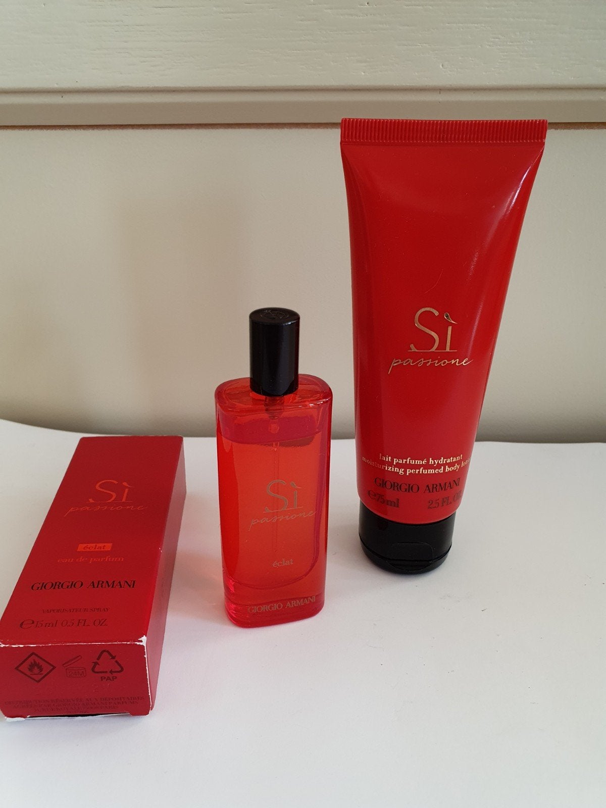 Si passione Giorgio Armani eclat parfum en bodylotion, Sieraden, Tassen en Uiterlijk, Uiterlijk | Parfum, Ophalen of Verzenden