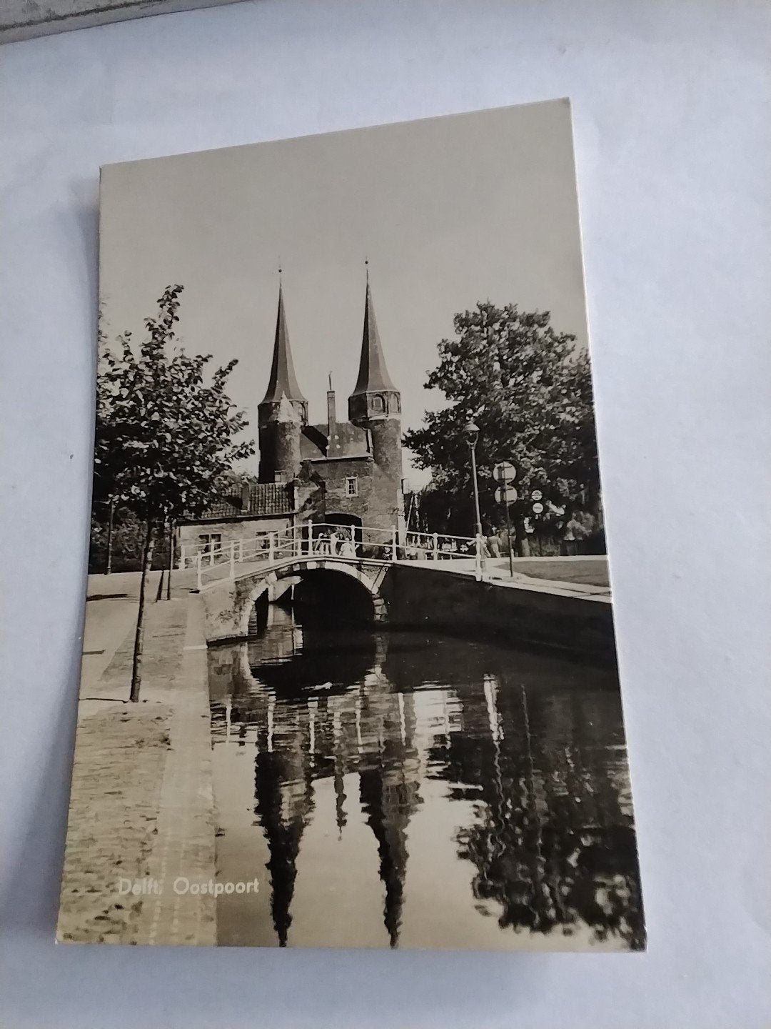 Oude Ansichtkaart Delft Oostpoort - Zwart-wit, Ophalen of Verzenden, 1940 tot 1960, Gelopen, Zuid-Holland