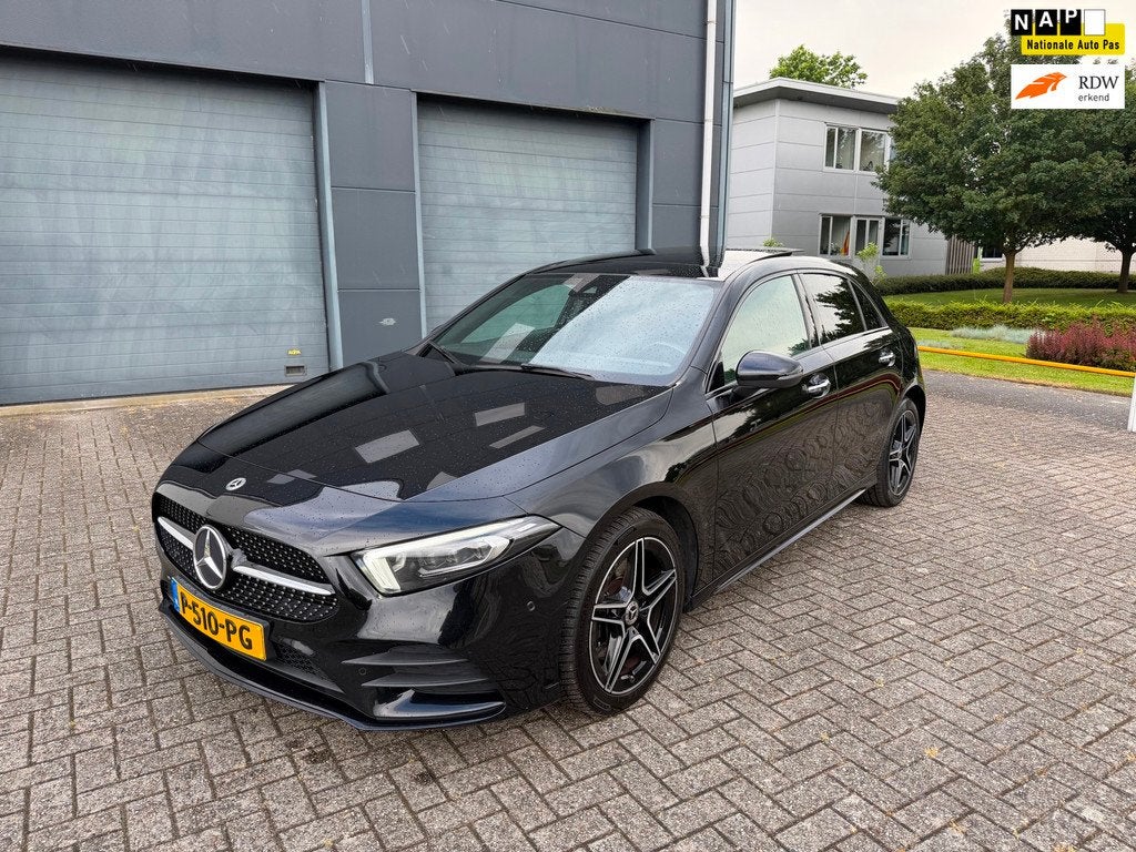 Mercedes-Benz A-klasse 250 e Business Solution AMG Limited 2, Gebruikt, 4 cilinders, Leder en Stof, Zwart