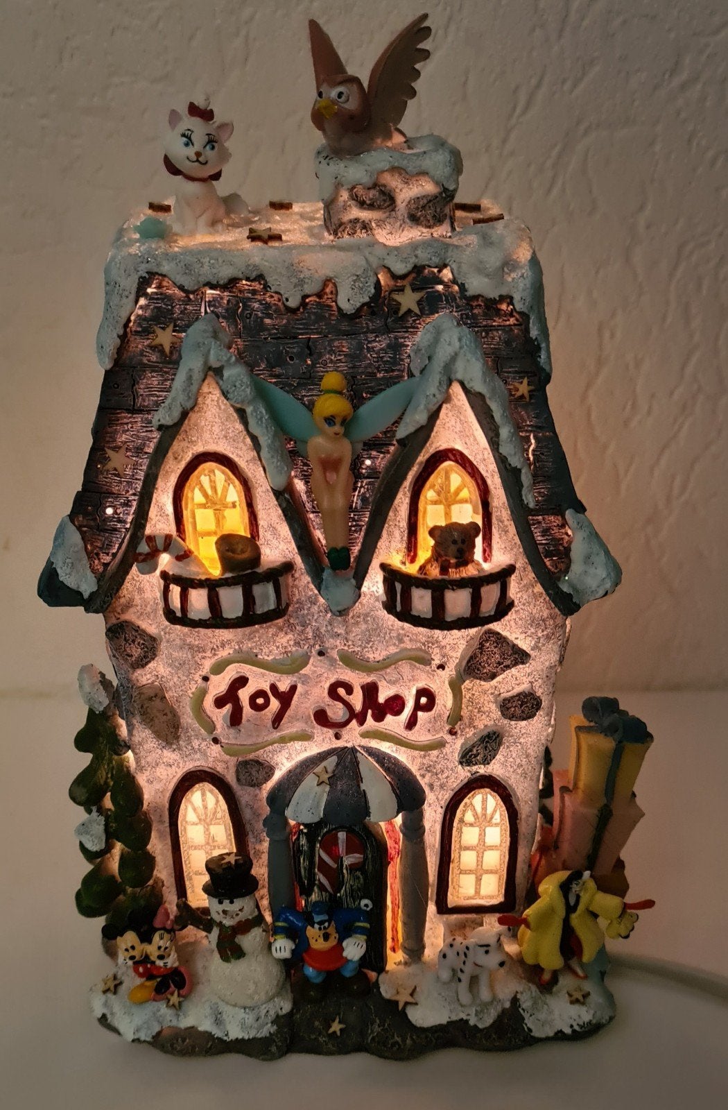 Prachtig kerstdorp met o,a
minnie,mickey,boef.Tinkerbell, Ophalen of Verzenden, Mickey Mouse, Zo goed als nieuw, Beeldje of Figuurtje