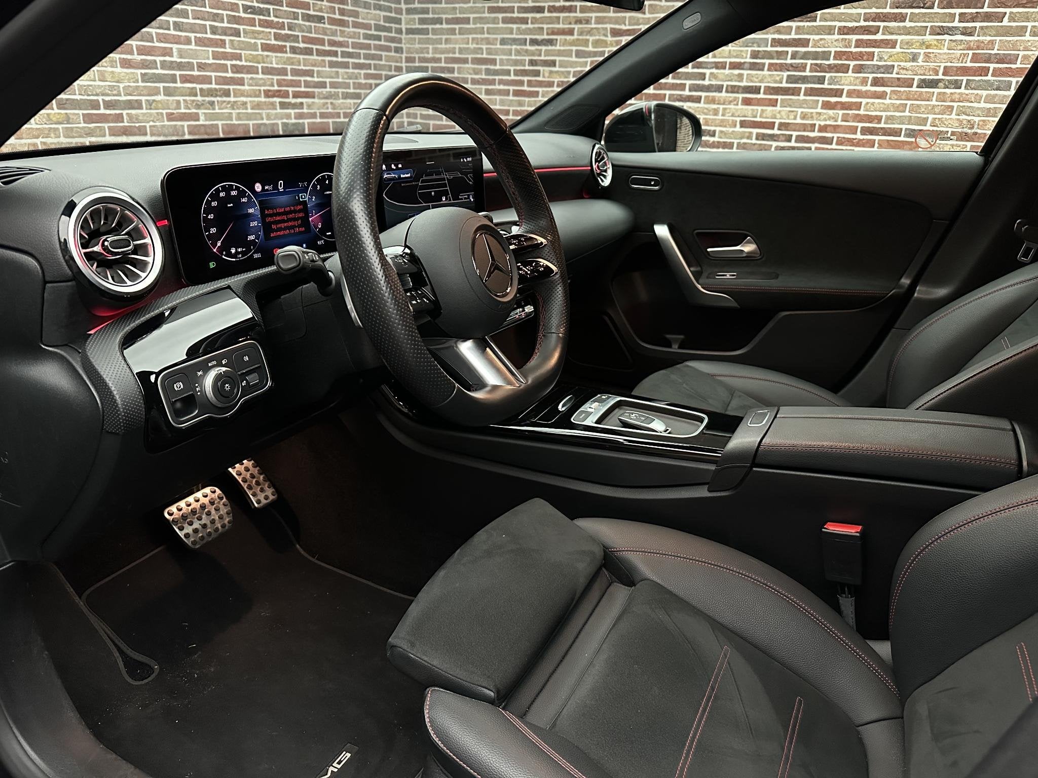 Mercedes-Benz A-klasse 200 AMG Line | Adaptive cruise| LED|, Auto's, Gebruikt, Leder en Stof, Bedrijf, 1600 kg