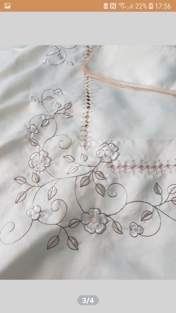 Elegant Tafelkleed met Geborduurde Bloemen en Servetten, Ophalen of Verzenden, Zo goed als nieuw, Rechthoek, Binnen