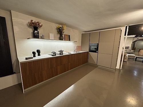 Italiaanse design showroom keuken in fineer, Ophalen, Overige kleuren, Hoekkeuken, Greeploos