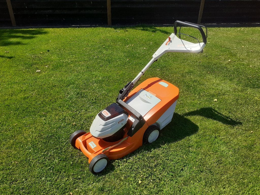 Stihl RMA 443 VC Accu grasmaaier met Accu & Lader, Bj 2022, Ophalen, Gebruikt, 40 t/m 49 cm, Accu-grasmaaier