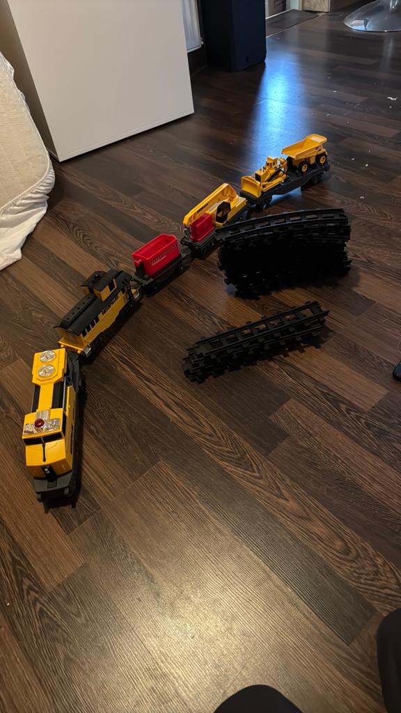 Caterpillar elektrische trein set, Kinderen en Baby's, Ophalen of Verzenden, Zo goed als nieuw