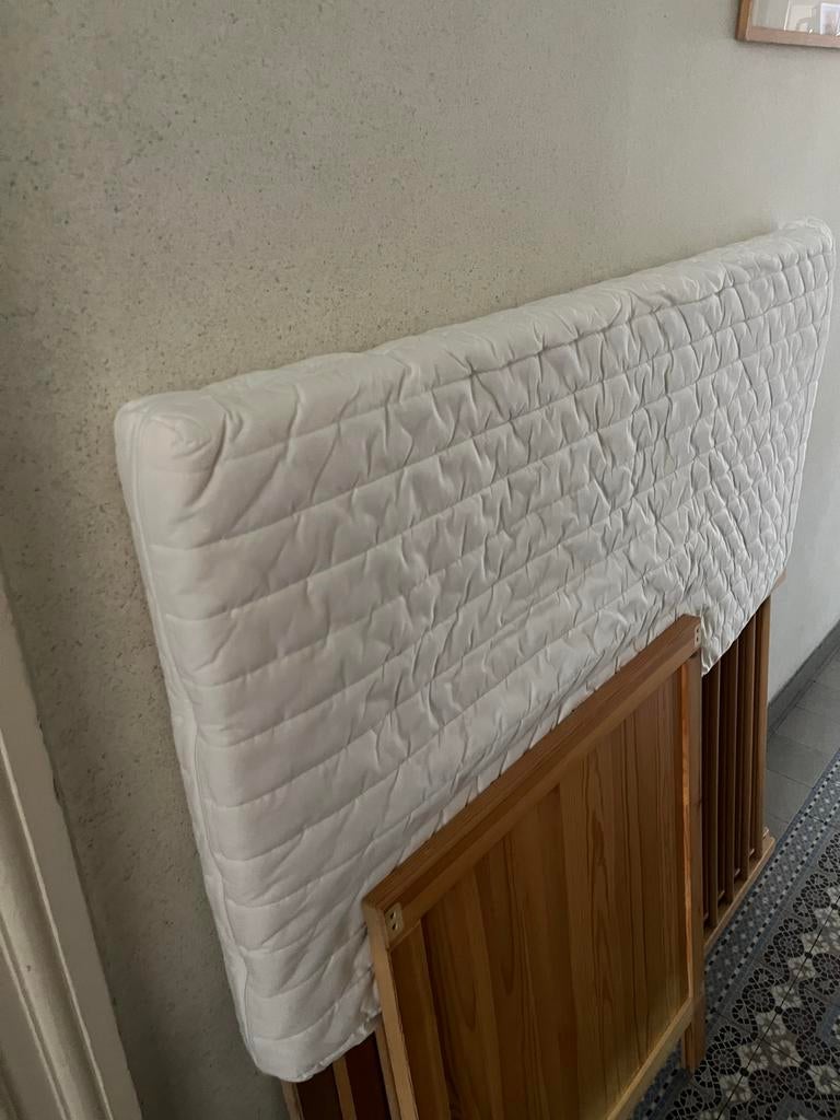 Houten ledikant met matras en beddengoed, Ophalen of Verzenden, Zo goed als nieuw, Eenpersoons