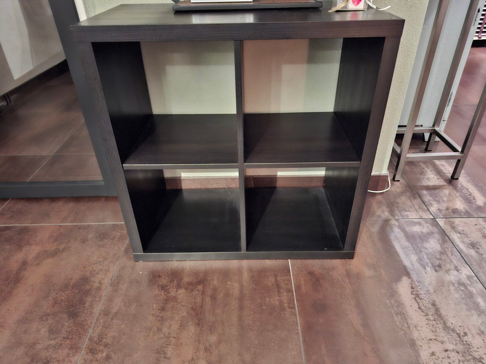 Zwart dressoir met lades en rieten manden & Kallax kast, Ophalen