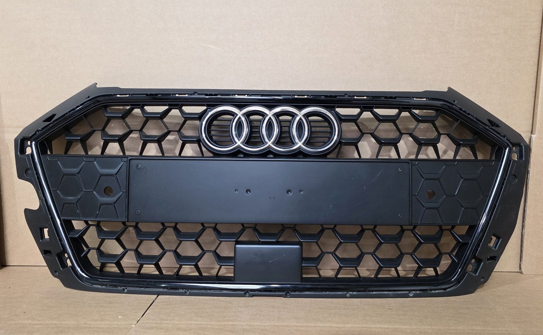 Grill Audi A1 82A S-line Origineel Grille 82A853651B 2018-20, Auto-onderdelen, Gebruikt, -, Voor, Bumper