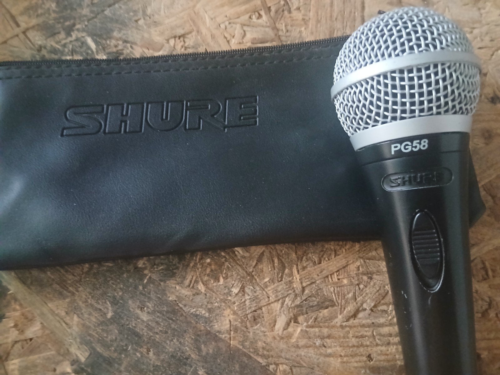 Shure microfoon pq58 met hoesje

Zeer nette staat, Ophalen, Zo goed als nieuw, Zangmicrofoon