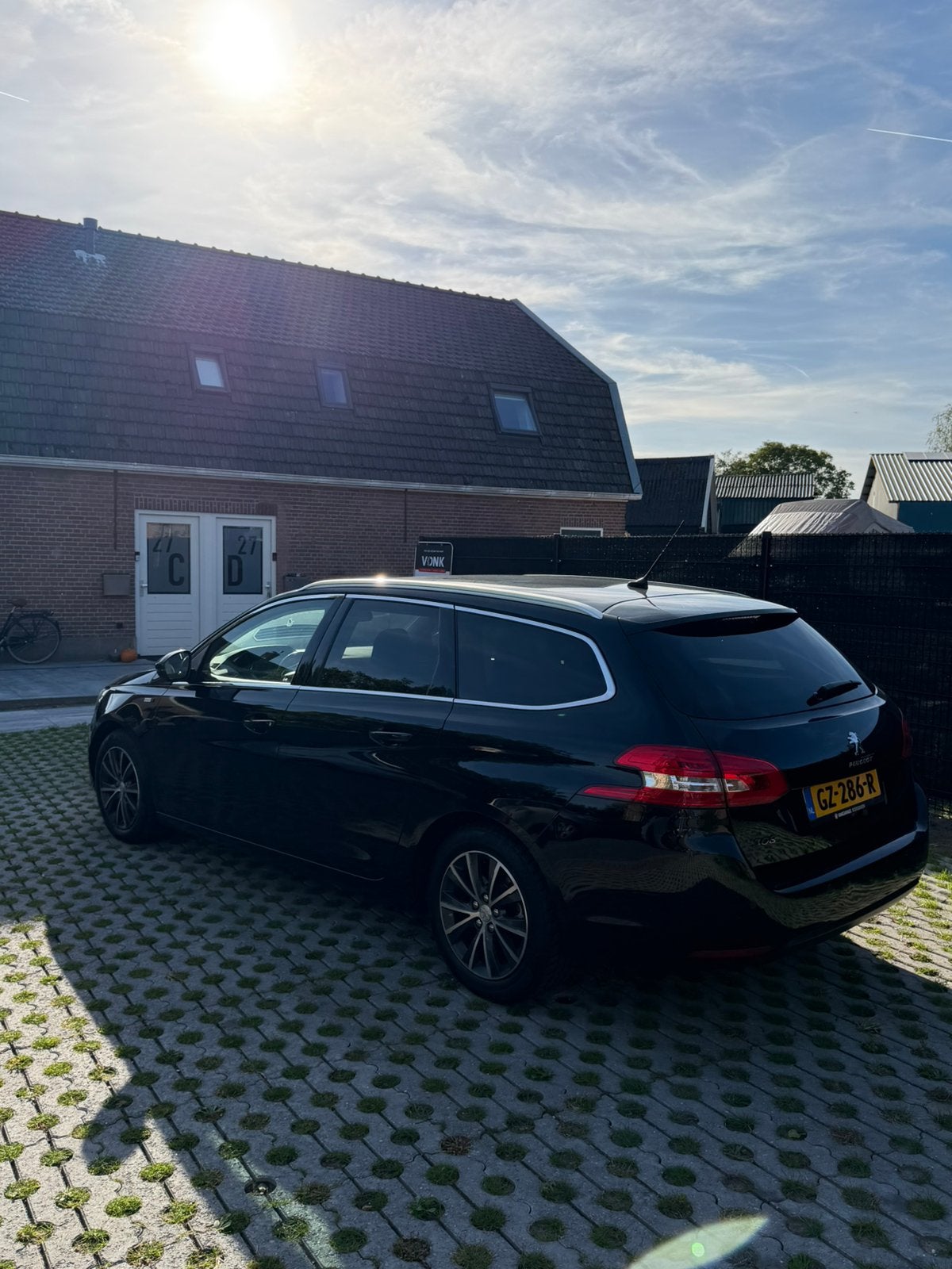 Foto 3 van Peugeot 308 1.2 E-thp 81KW/110PK SW 2015 Zwart