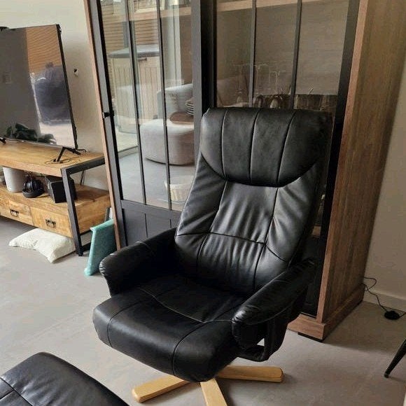 Comfortabele zwarte relaxfauteuil met voetenbank, Gebruikt, Modern, Comfort, 75 tot 100 cm, 75 tot 100 cm