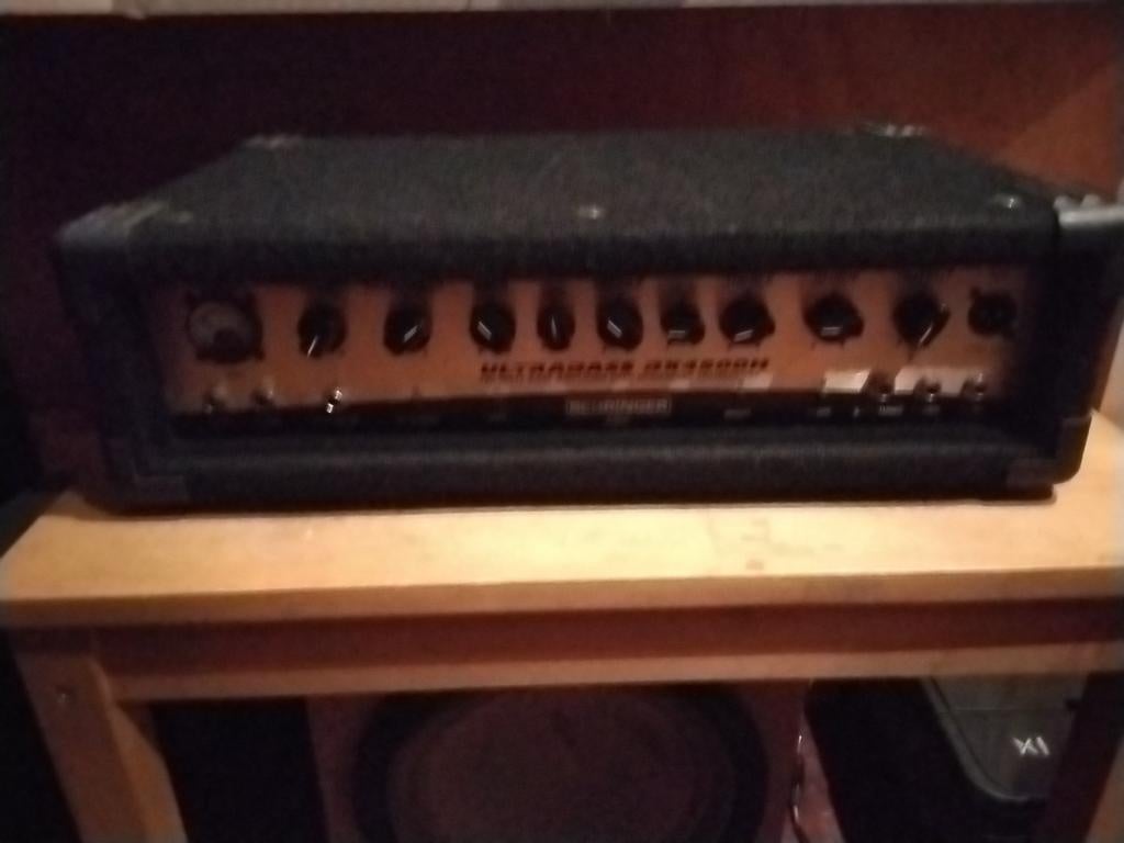 Behringer basversterkertop, Ophalen of Verzenden, Gebruikt, 100 watt of meer