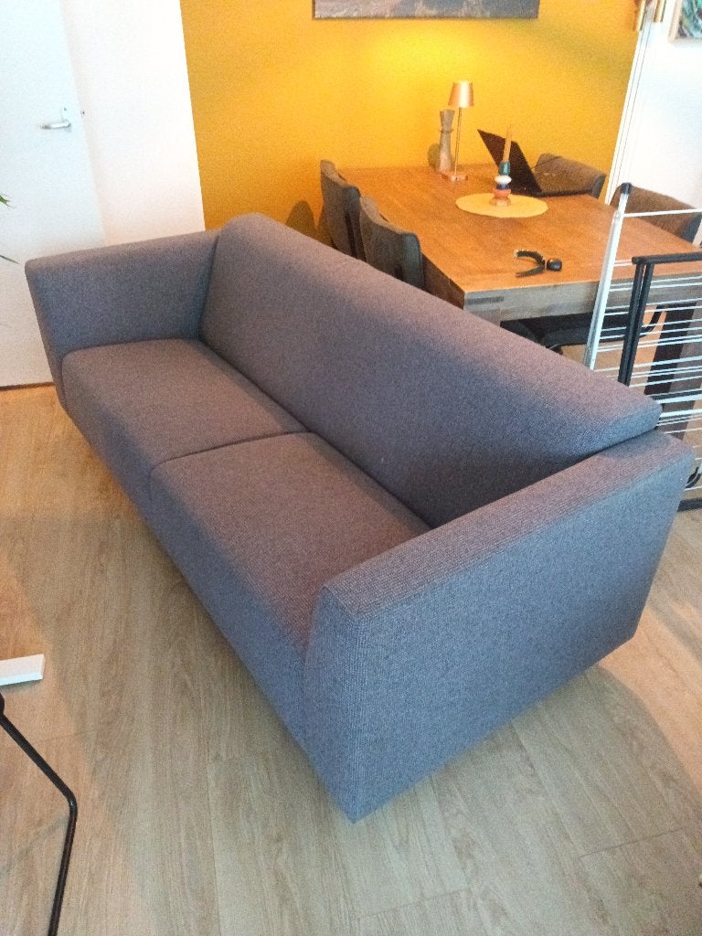 Grijze tweepersoonsbank, Ophalen, Gebruikt, 150 tot 200 cm, Driepersoons