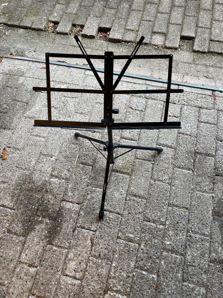 Standaard voor bladmuziek, Ophalen