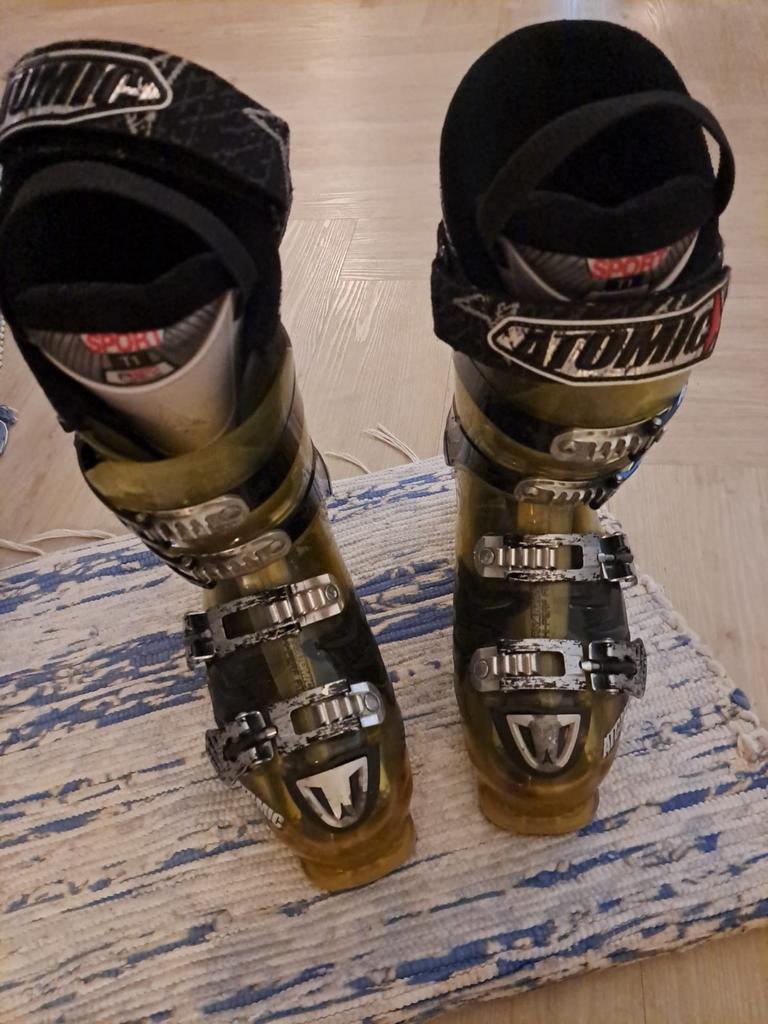 Mooie Atomic skischoenen, Sport en Fitness, Skiën en Langlaufen, Ophalen, 160 tot 180 cm, Schoenen, Zo goed als nieuw
