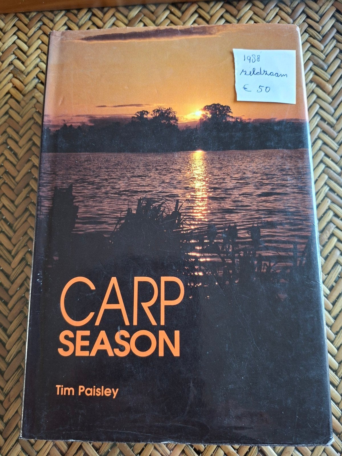 Carp Season - Tim Paisley - Zeldzaam boek over karpervissen, Ophalen of Verzenden, Gelezen, Tim Paisley, Europa overig