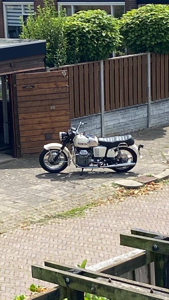 Moto guzzi v7 special  1971 Yamaha srx600 1988, 2 cilinders, Motorrijbewijs A, Gebruikt, Naked bike